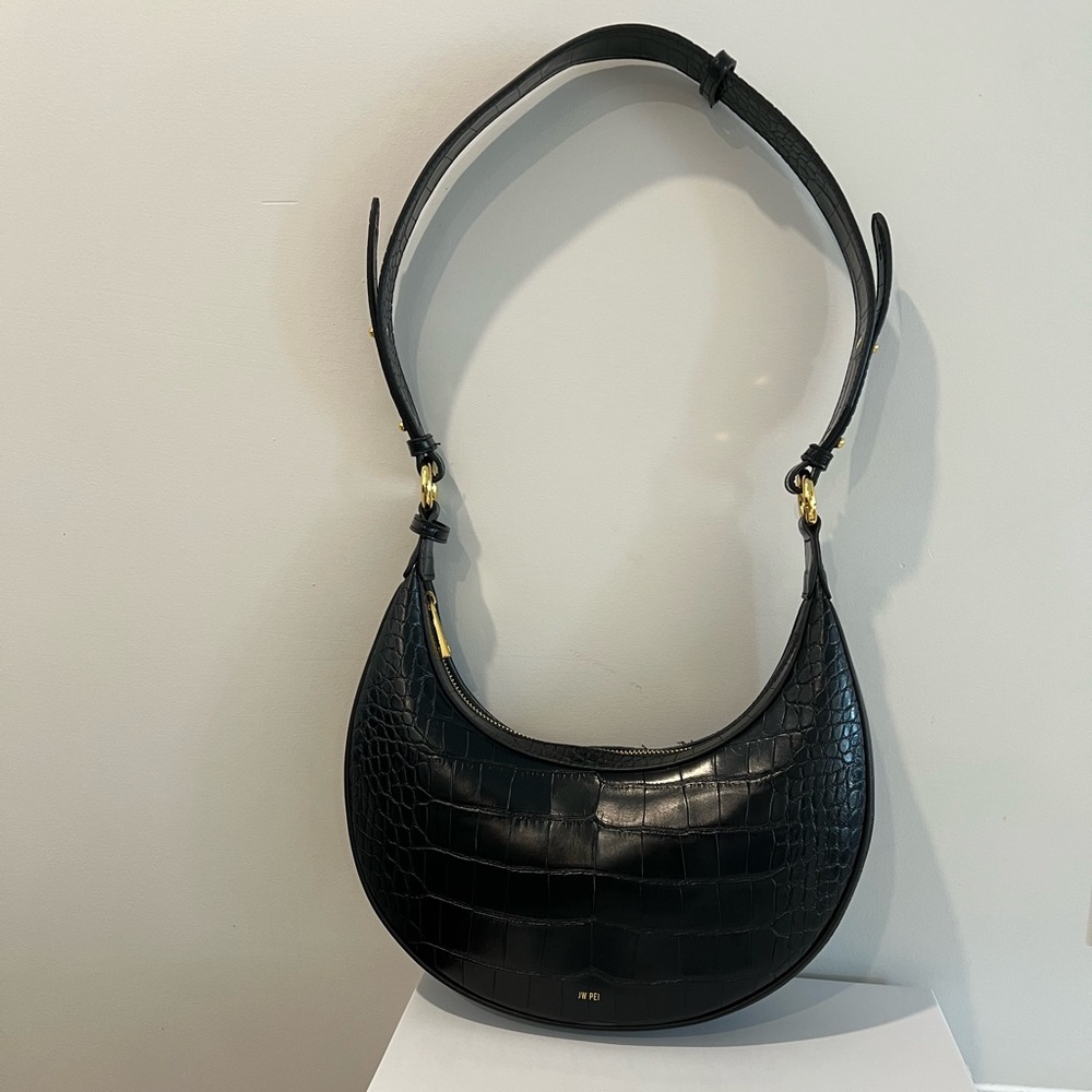 *SOLD* JW PEI Carly Saddle Bag